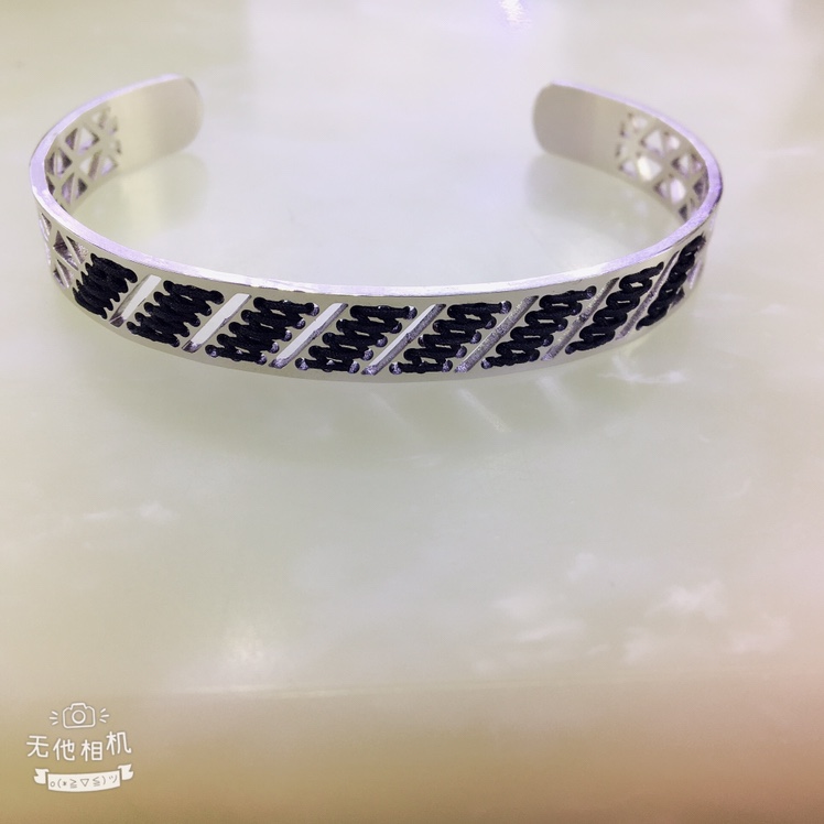 Pure hand-woven open hand bracelet female Korean version retro fashion versatile
Size: 9 mm