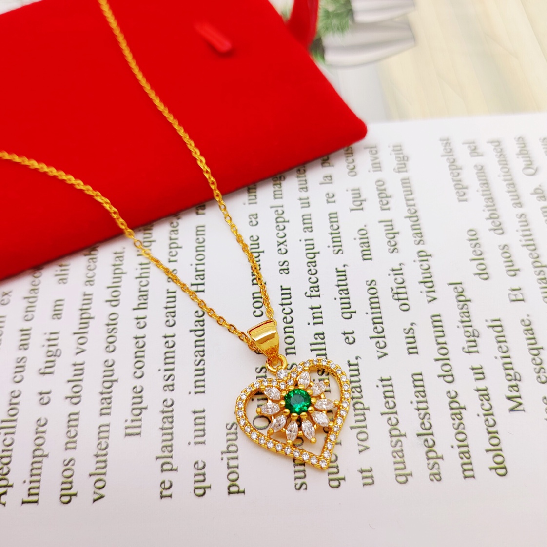 Sparkling heart-shaped pendant