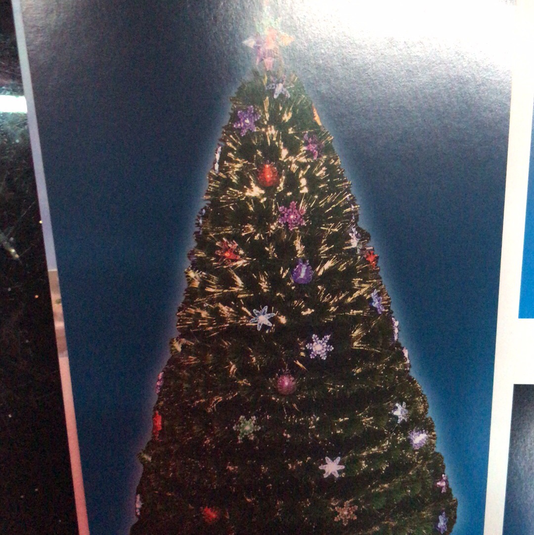 A magnificent Christmas tree details Picture