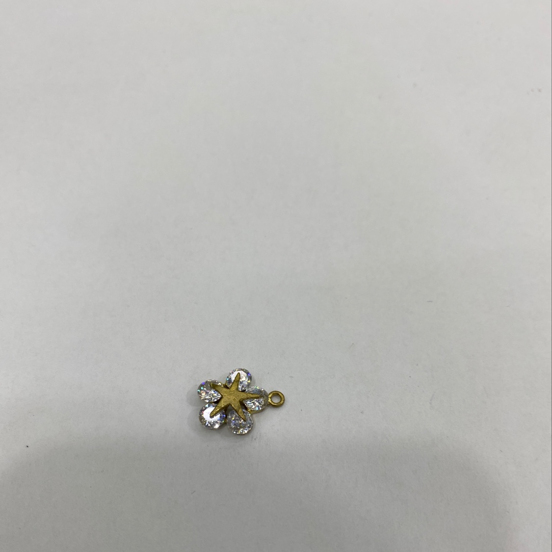 Light luxury niche Instagram cold style plum blossom personality Japanese and Korean fashion simple pendant (Single pendant without chain) details Picture