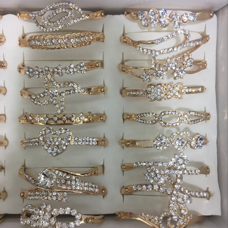 Gold alloy bracelet thumbnail
