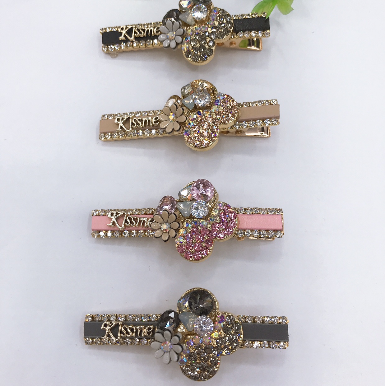 Camellia duck clip thumbnail