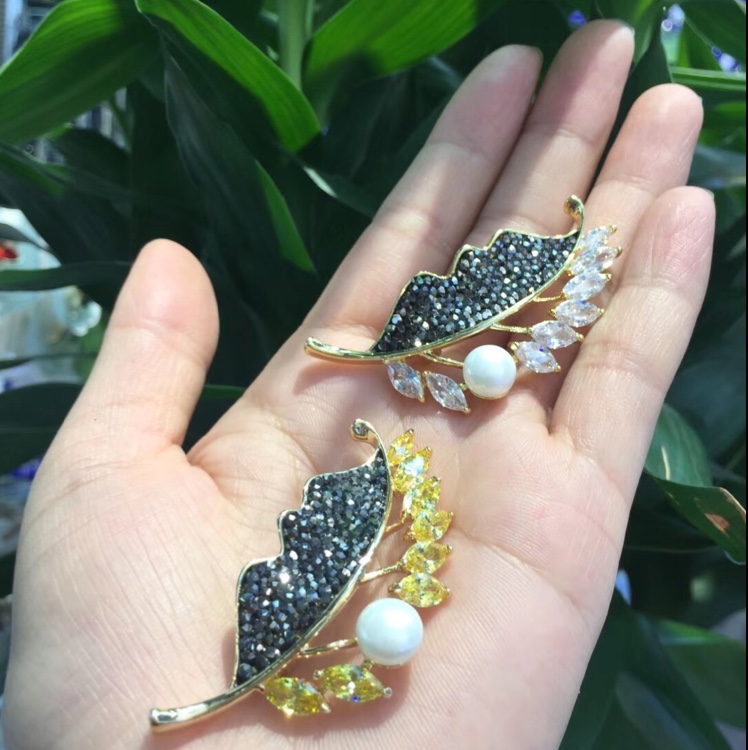 Fashion beautiful leaf brooch golden zircon jewelry accessories thumbnail