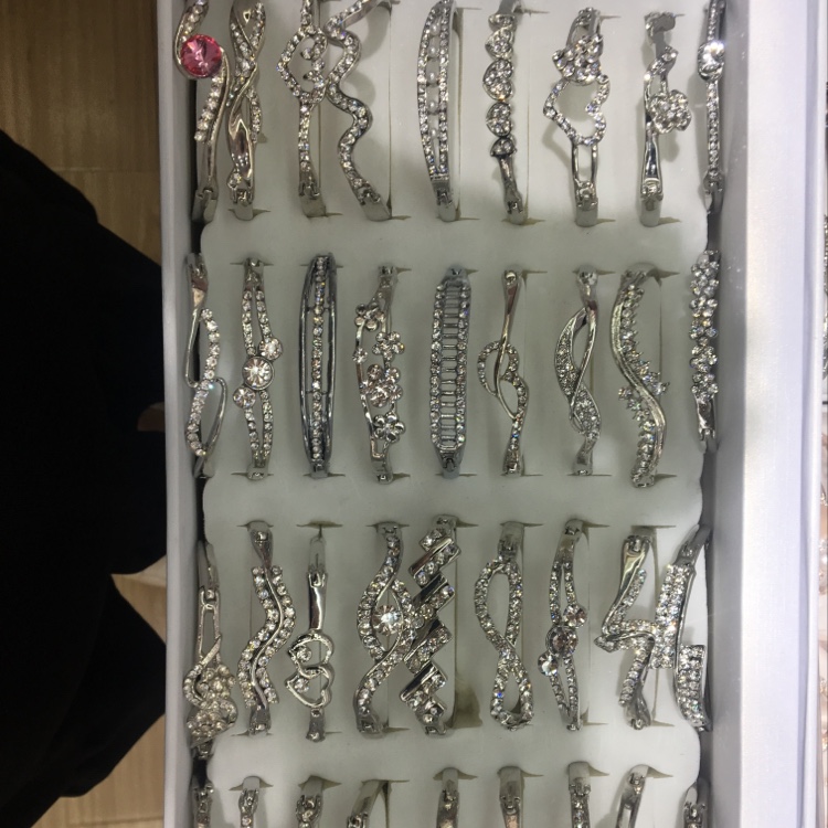 Alloy bracelet white thumbnail