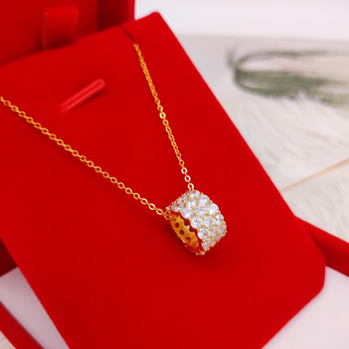 Turn the necklace around