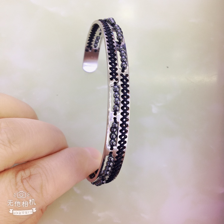 New vintage open stainless steel bracelet with European and American style

Black braided rope + black gallstone

Size: 8 mm thumbnail