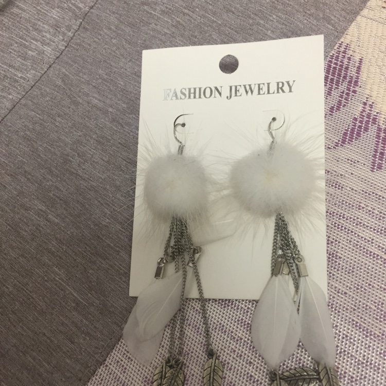 White feather earrings thumbnail