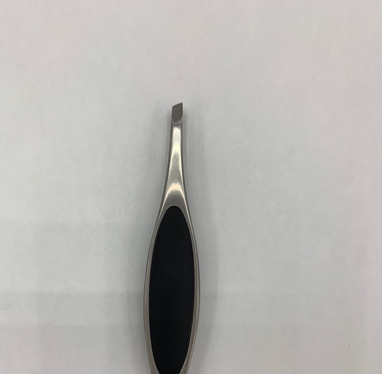 Eyebrow Tweezer 1 thumbnail