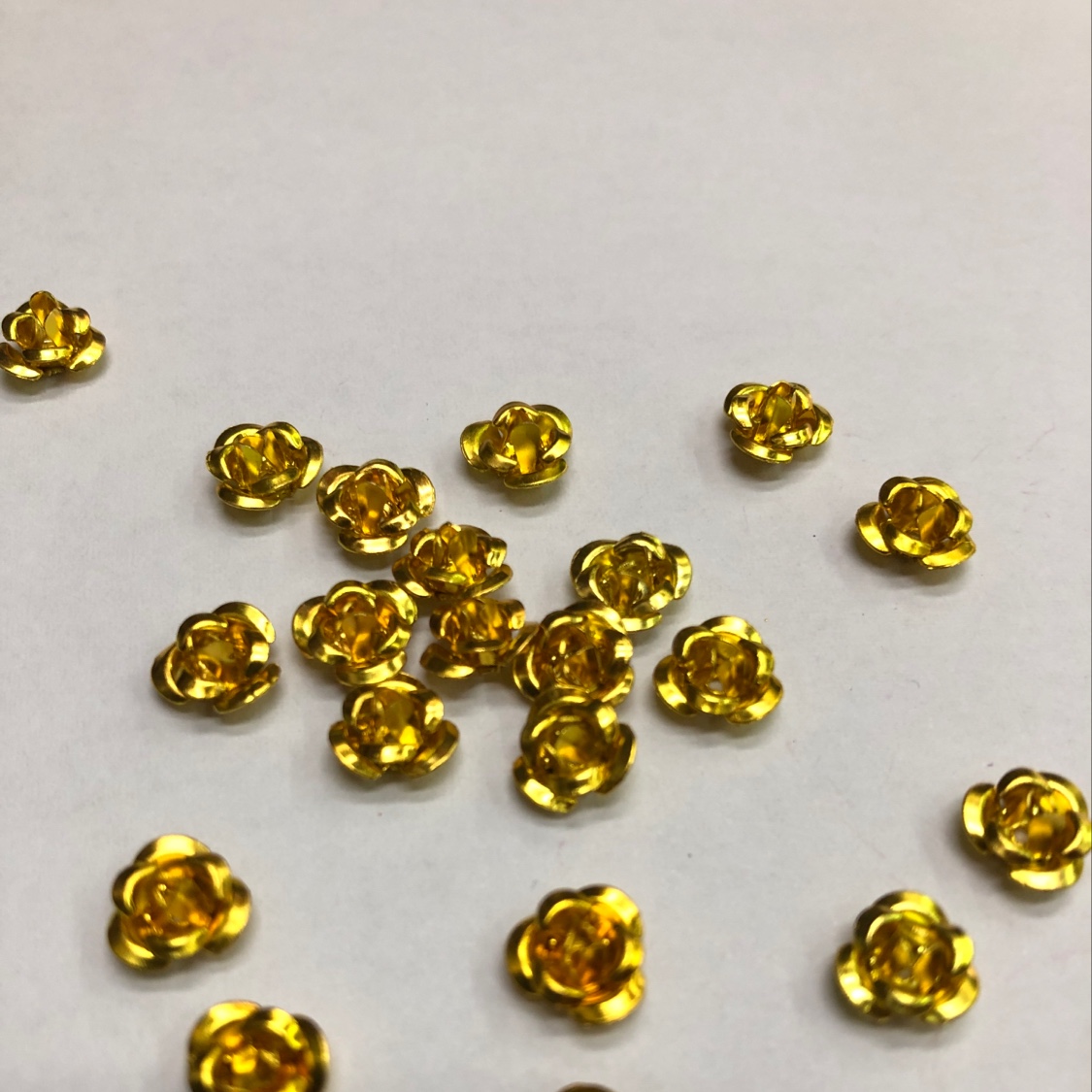 Domestic rose 6mm gold thumbnail