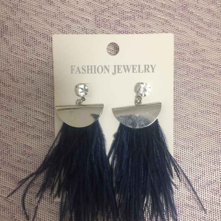 Iron flake earrings with peacock hair thumbnail