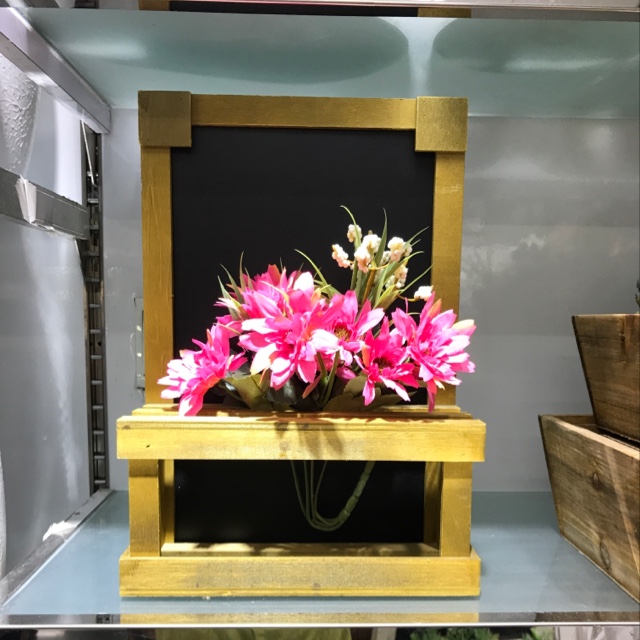 Direct sales from the manufacturer of wooden flower vases and ornaments