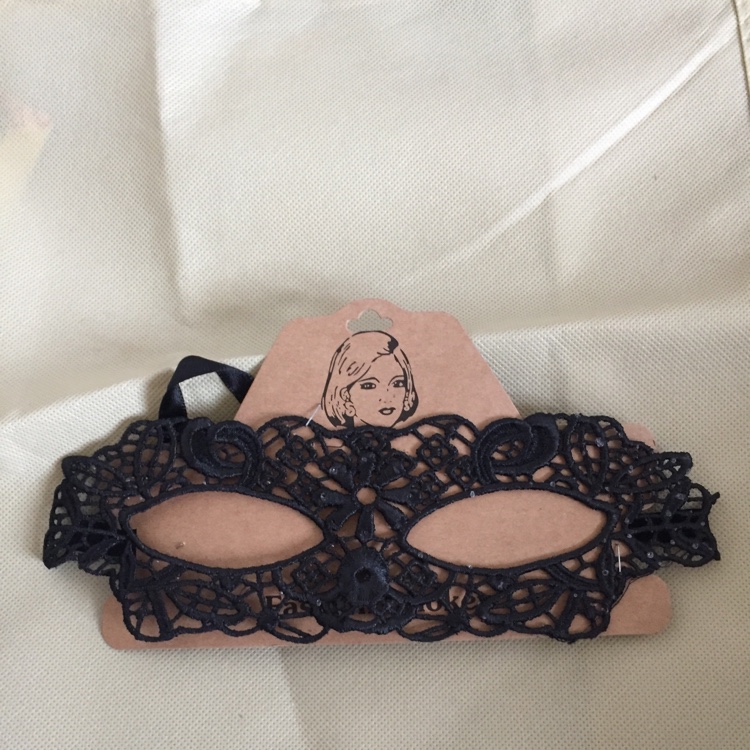 Black mask styling