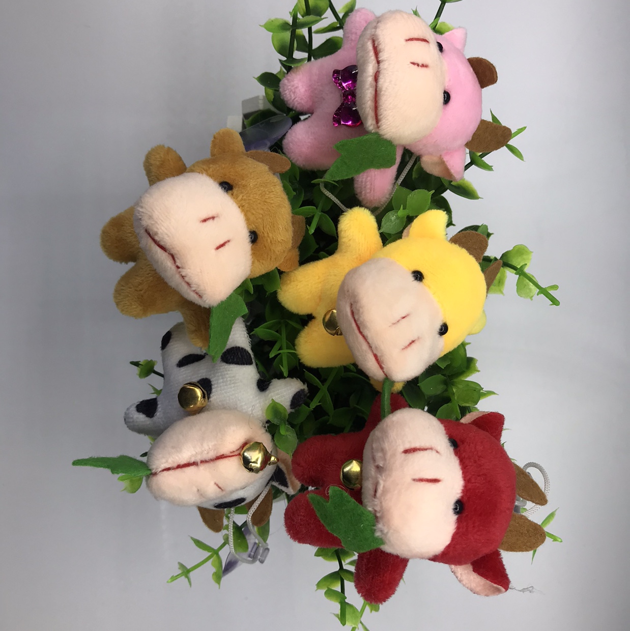 The zodiac ox series includes plush toys, keychains, bags, pendants, bouquets, gift boxes, packaging, clothing accessories, and wedding gifts Item Picture