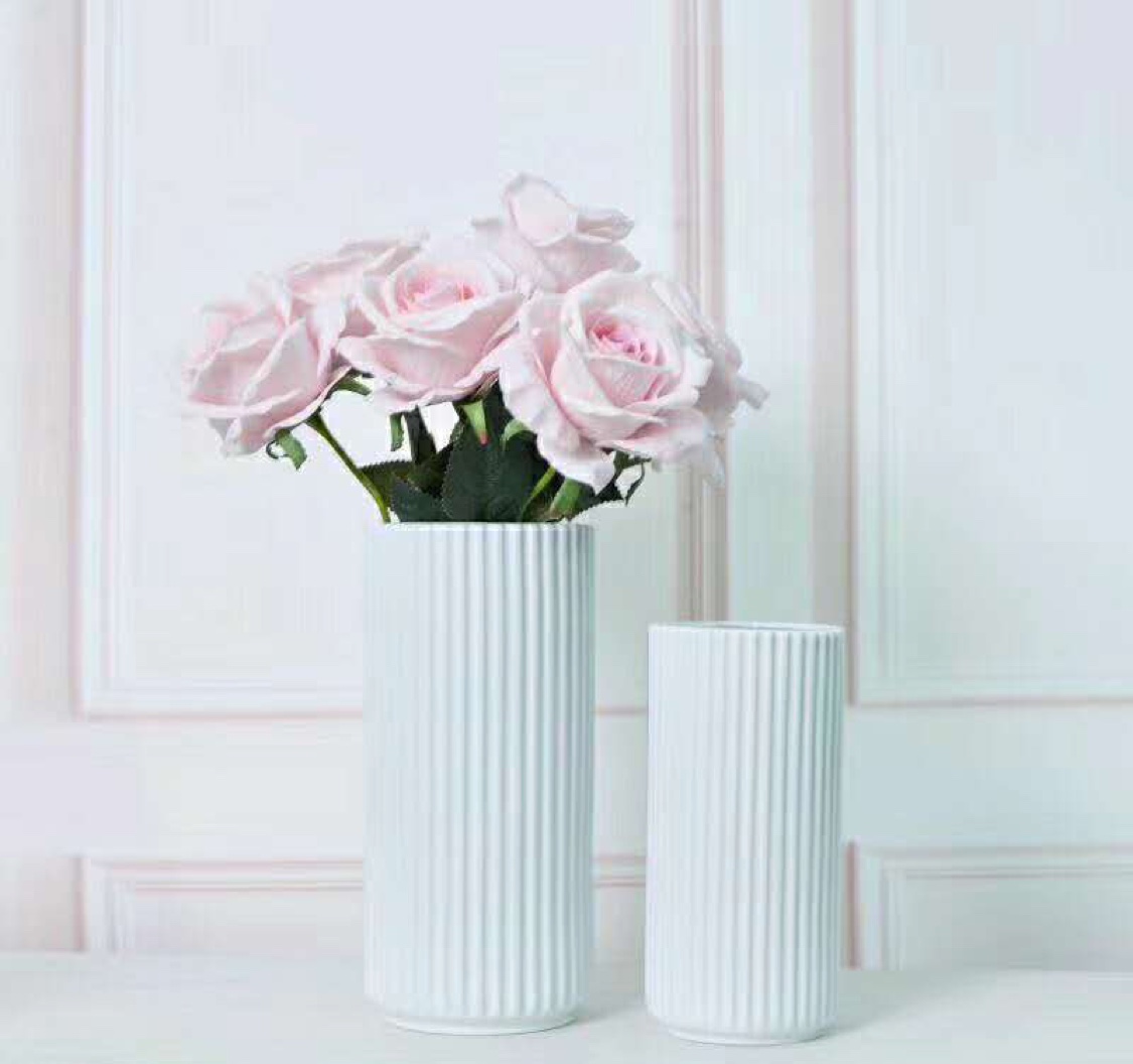 Vertical grain ceramic vase thumbnail