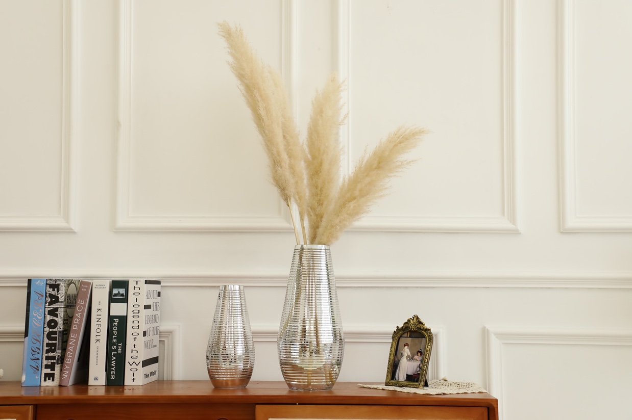 Electroplated glass vase, cannonball-shaped flower arrangement container, modern, simple and creative vase decoration details Picture