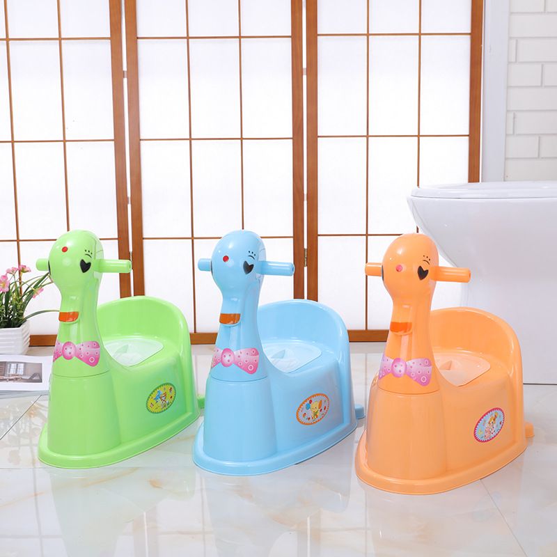 Direct sales and in-stock children's toilet, drawer-type baby toilet bowl, cartoon plastic infant toilet 8028 Application Scenario