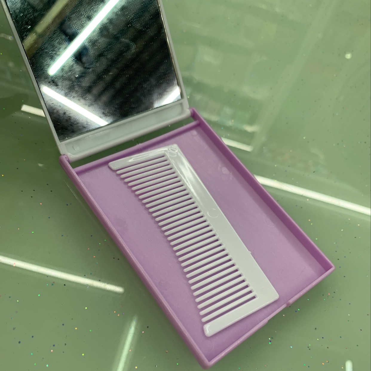 D313 Cartoon Mirror With Comb Specification drawing