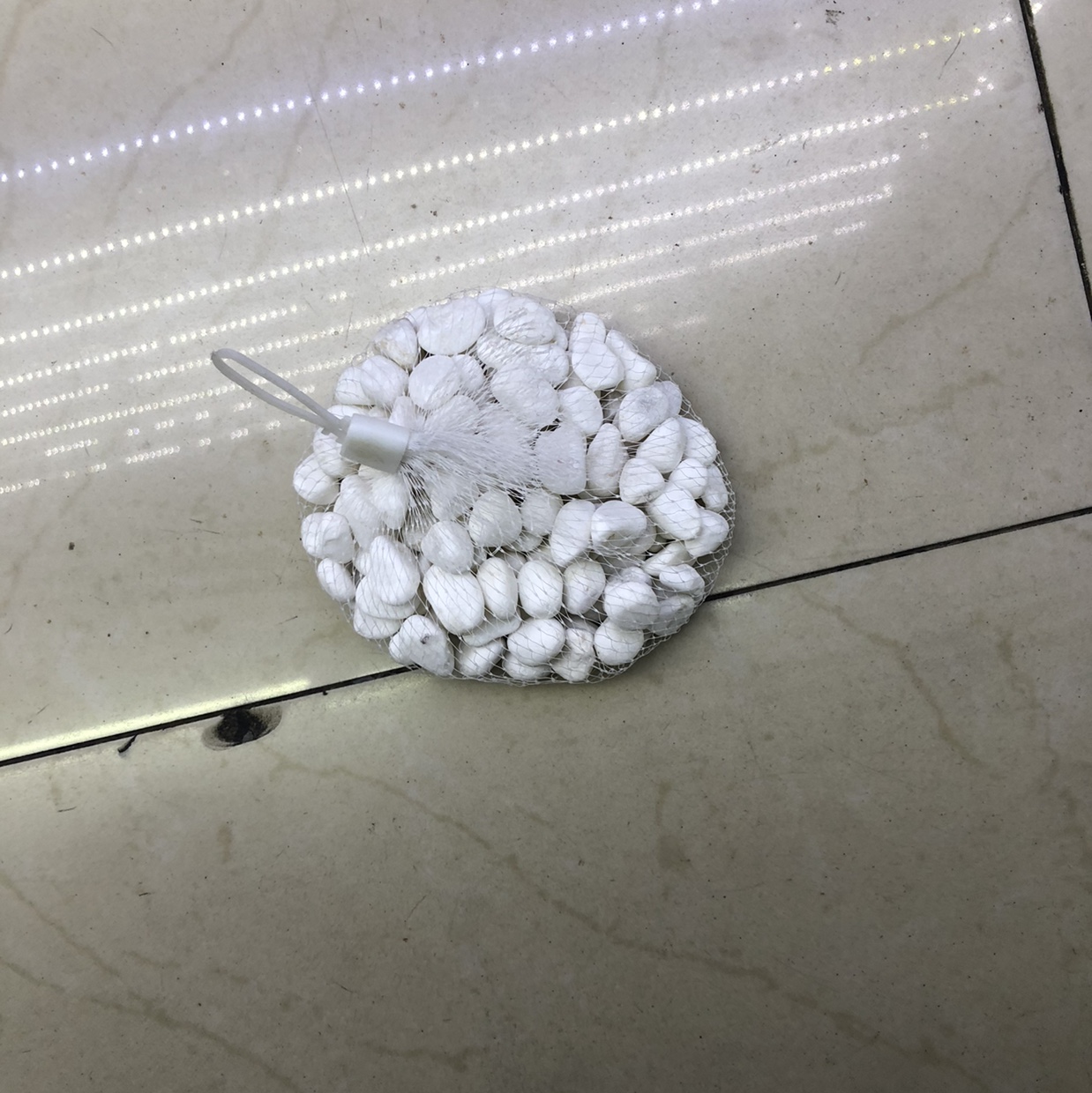 白色石头