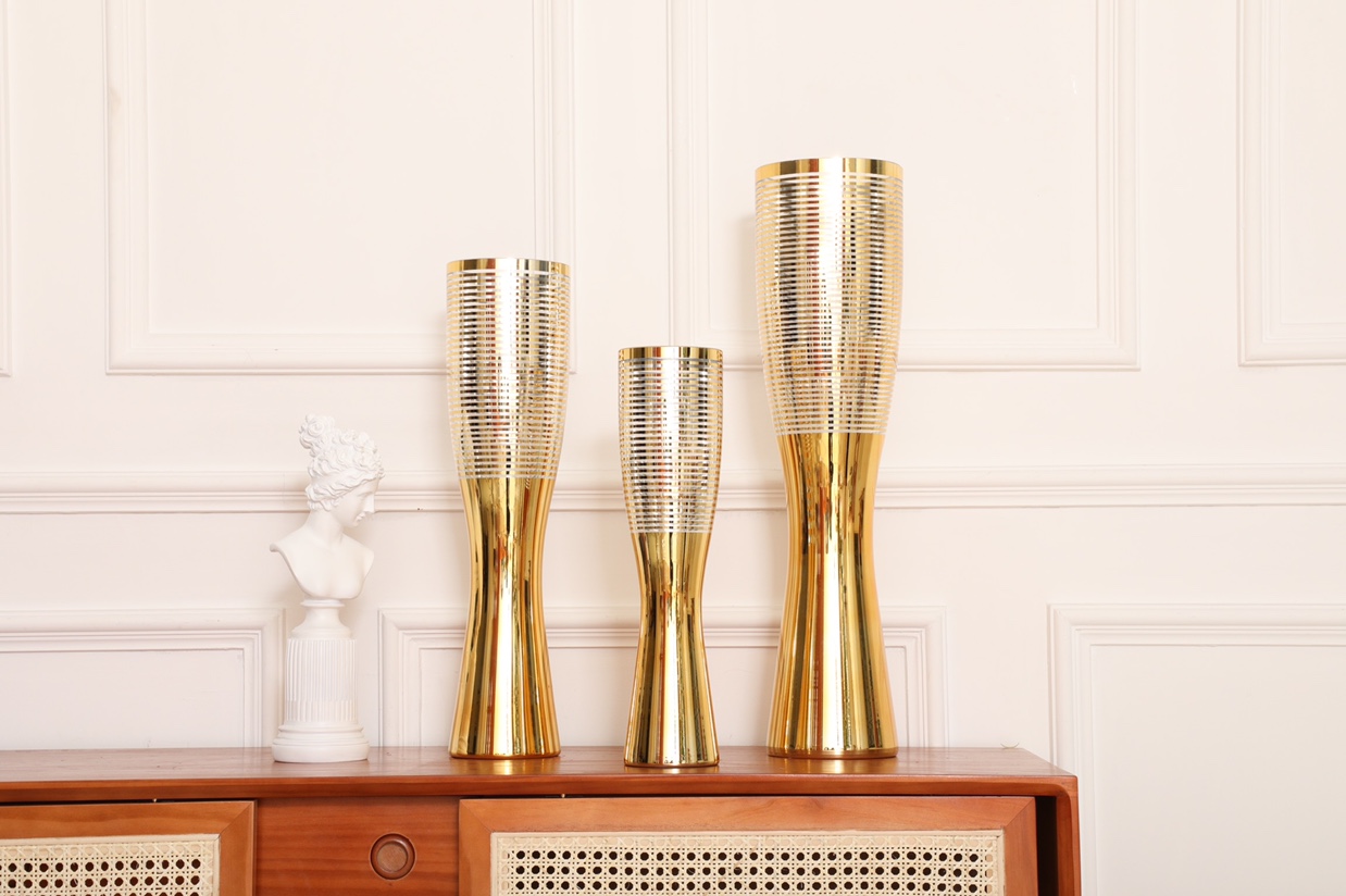 A large champagne glass that can be placed on the ground with branches, a home decoration craft ornament details Picture