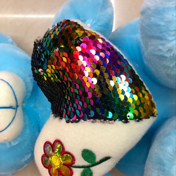 A 30-centimeter heart-hugging embroidered sequined bear can be made in 3 to 4 colors, and the finished product is ready for 7 to 15 days details Picture