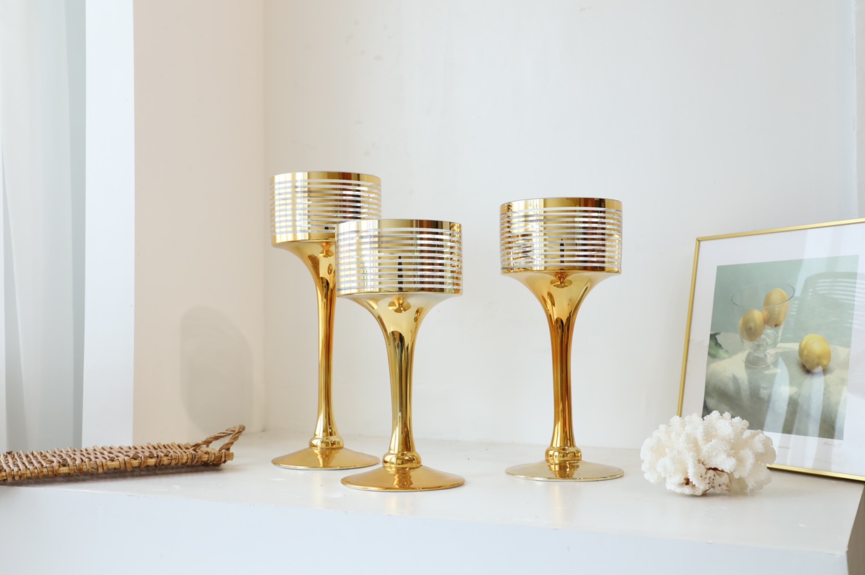 Flower arrangement for the electroplated highball cup wedding event details Picture