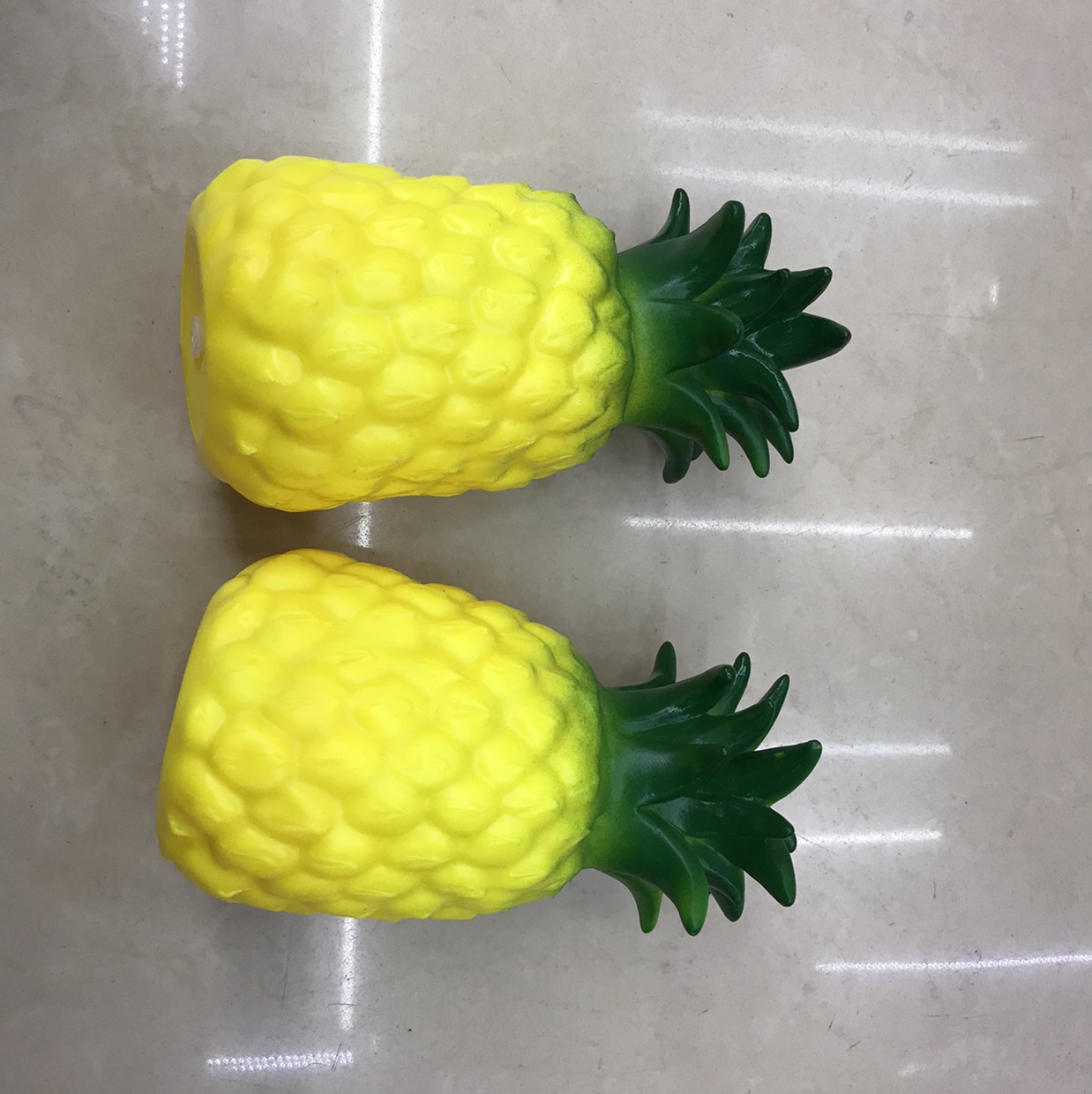 Keep out the glue children baby toy big pineapple pinches calls the sound toy