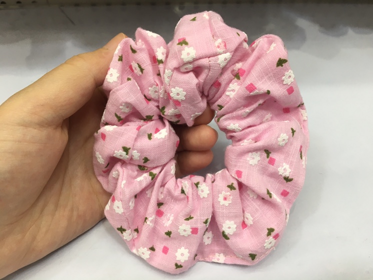 Pig large intestine ring-shaped small floral forest-style all-in-one head ring Application Scenario