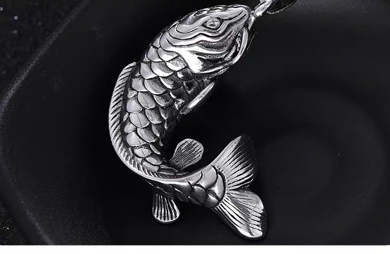 Romantic and trendy men's necklace, titanium steel carp necklace, lucky koi pendant, ethnic-style collarbone chain