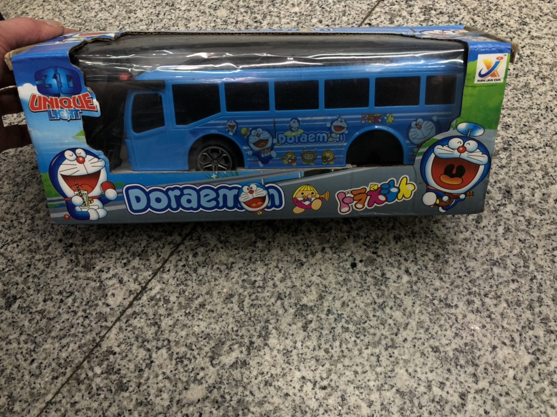 The 2-channel remote-controlled bus is equipped with lights