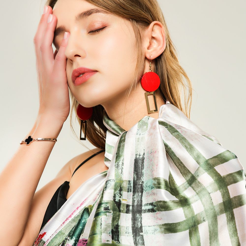 European and American style printed half-graffiti pattern spring and autumn scarf, versatile two-color large shawl scarf Application Scenario