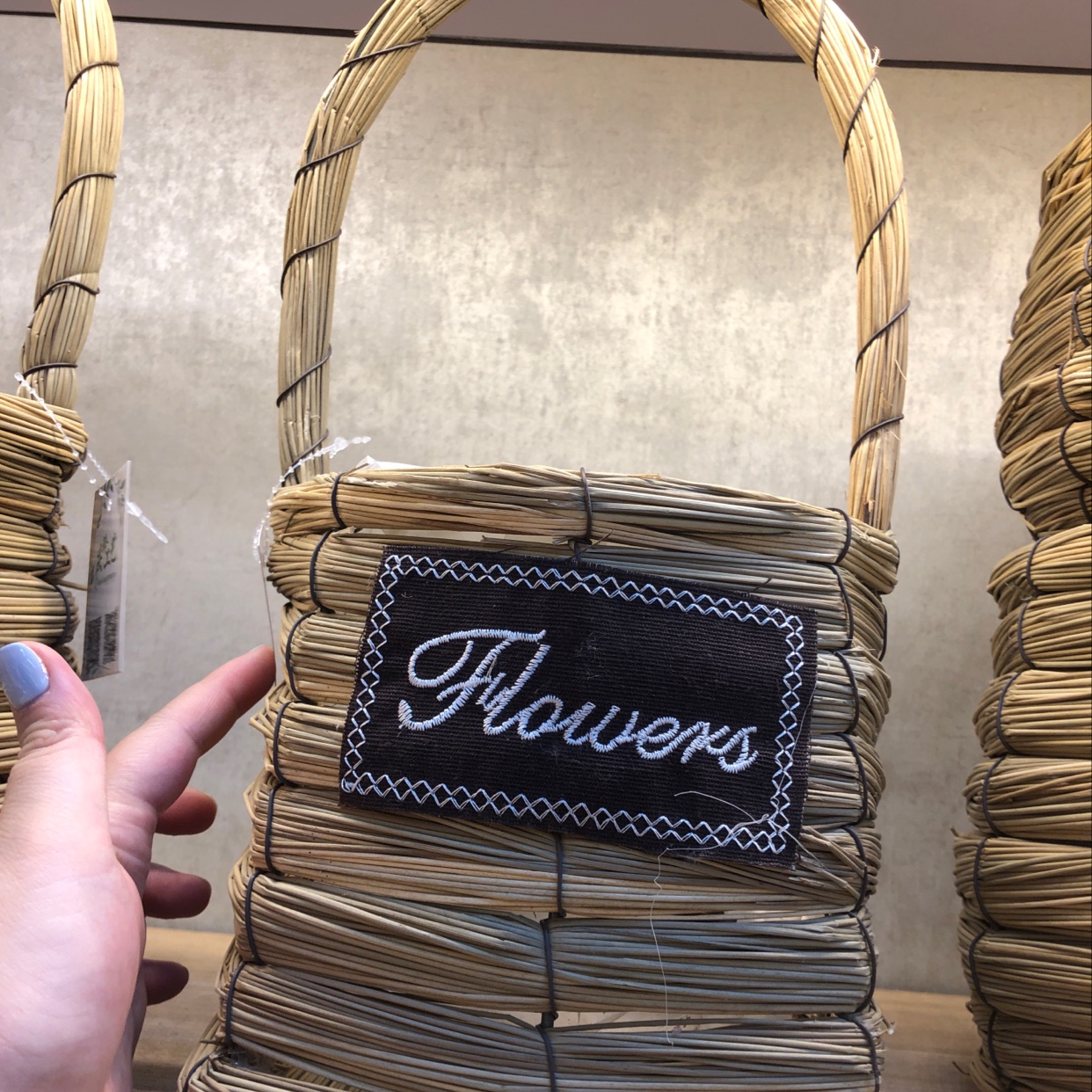 Qingling Craft handmade garden hand-held baskets, decorative flower vases, straw woven small baskets, figurines, gifts, home furnishings, and natural material weaving