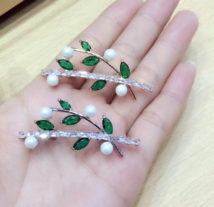 Micro-inset zircon bamboo brooch delicate bamboo leaf anti-slip pin clothing accessories