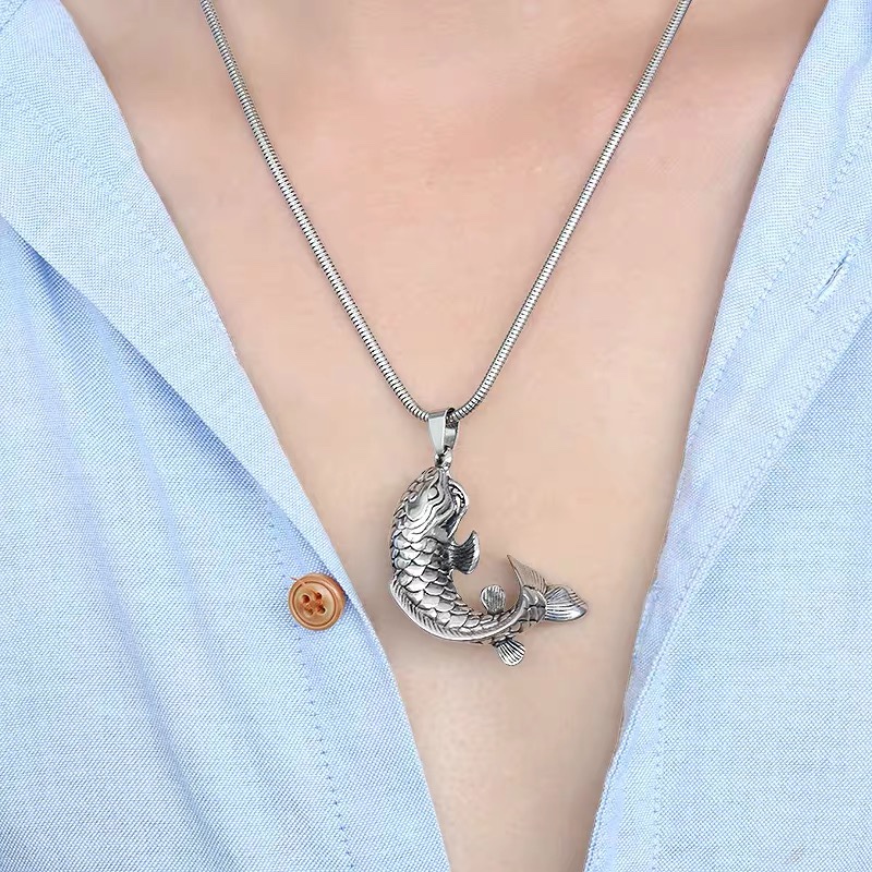 Romantic and trendy men's necklace, titanium steel carp necklace, lucky koi pendant, ethnic-style collarbone chain Application Scenario
