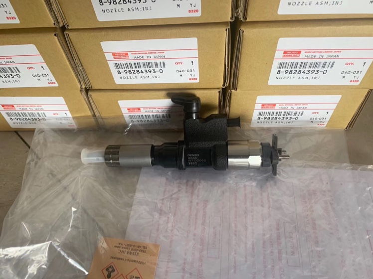 Japanese common rail injector Isuzu Injector Assembly 8-98284393-0 8982843930 09500-0660