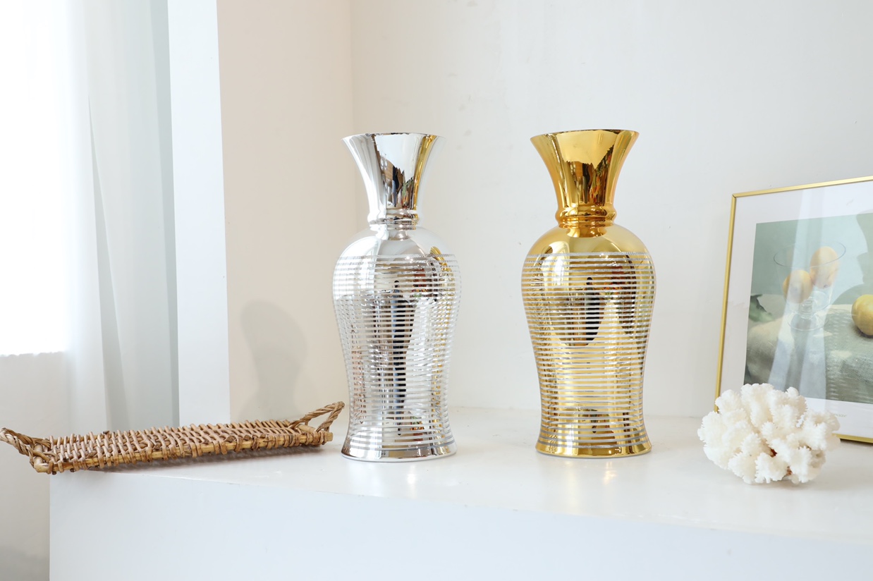 Electroplated glass vase, a creative and simple home decoration item for flower arrangement details Picture