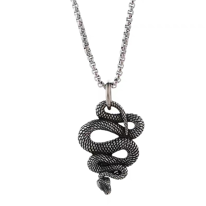 Ouyashi European and American disco style retro snake-shaped necklace, men's trendy hip-hop titanium steel pendant with accessories, women's sweater chain full figure