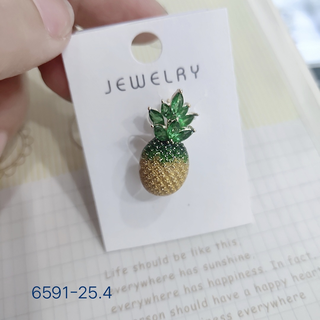 Sweet and fashionable pineapple anti-glare collar pin