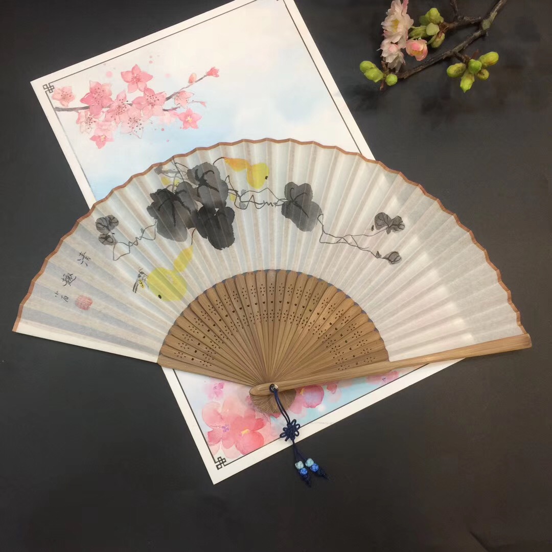 宣纸真丝手绘折扇女士扇拍照装饰扇细节图