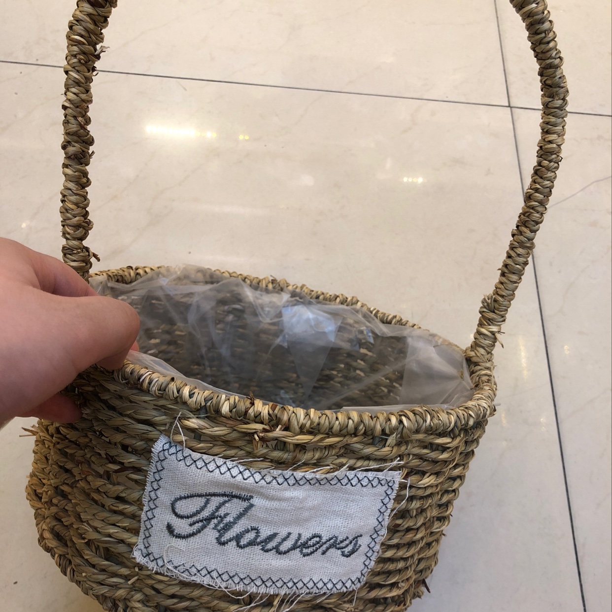Qingling Craft Gifts: Straw woven round flower baskets, flower arrangement baskets, woven hand-held baskets