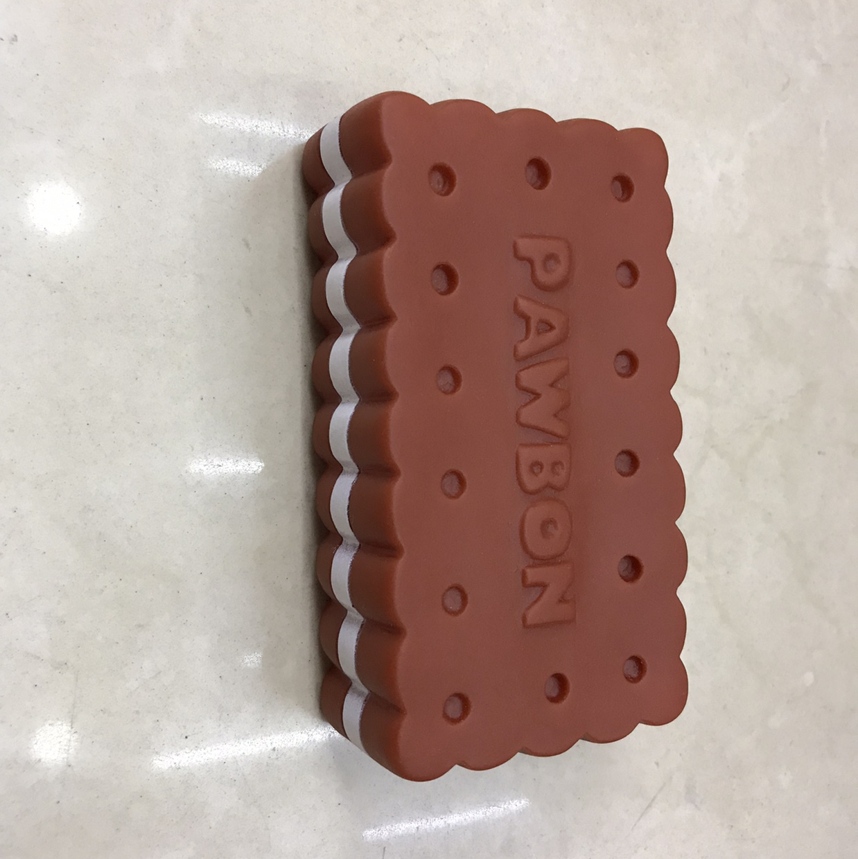 Enamel pet chocolate sandwich cake nai nibble on the occurrence of funny toys