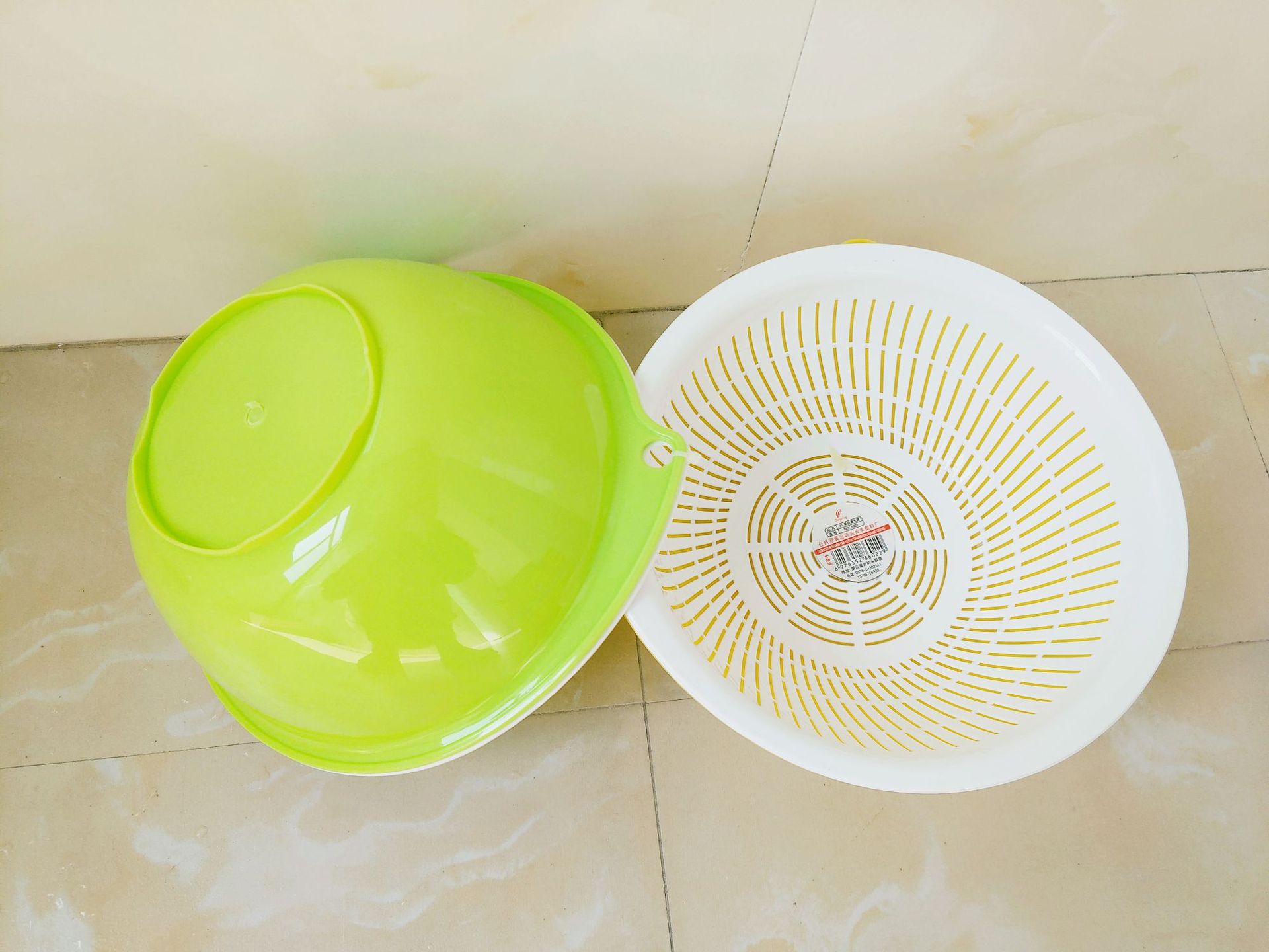 Direct sales of double-layer household plastic vegetable washbasins, rice, vegetable and fruit plates, drip basins and drain basins 6011 Application Scenario