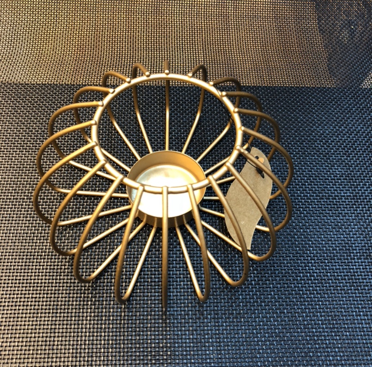 Ironwork geometric line candlestick ornaments for home decoration are modern, creative, simple and elegant. Candlestick