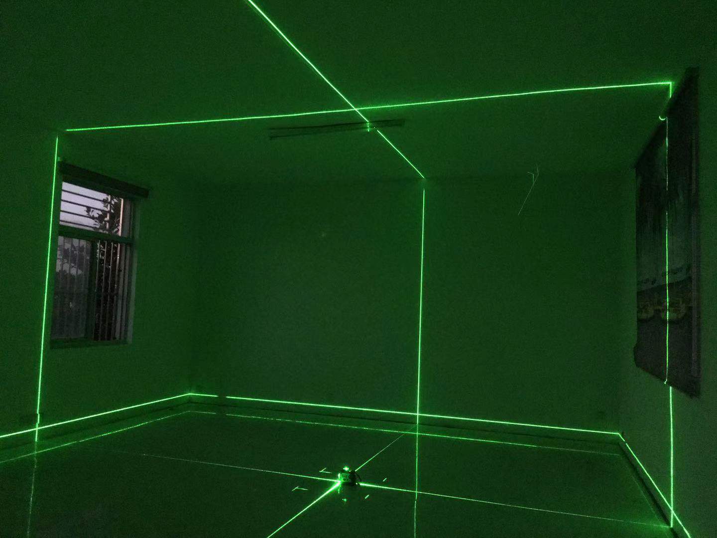 激光投线仪实物图