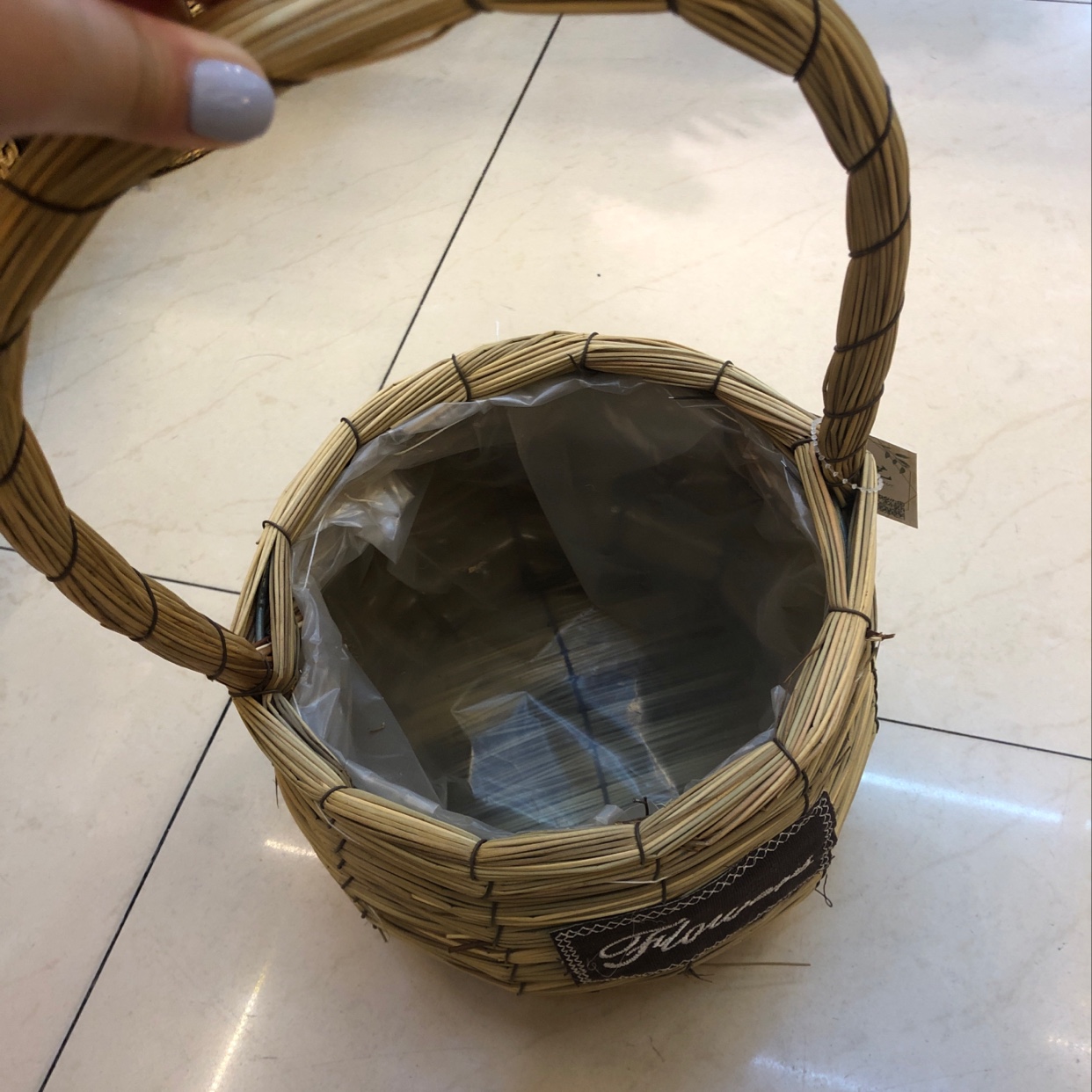 Qingling Craft Handmade Gardening hand-held baskets, decorative flower vases, straw woven small baskets, home decoration Specification image