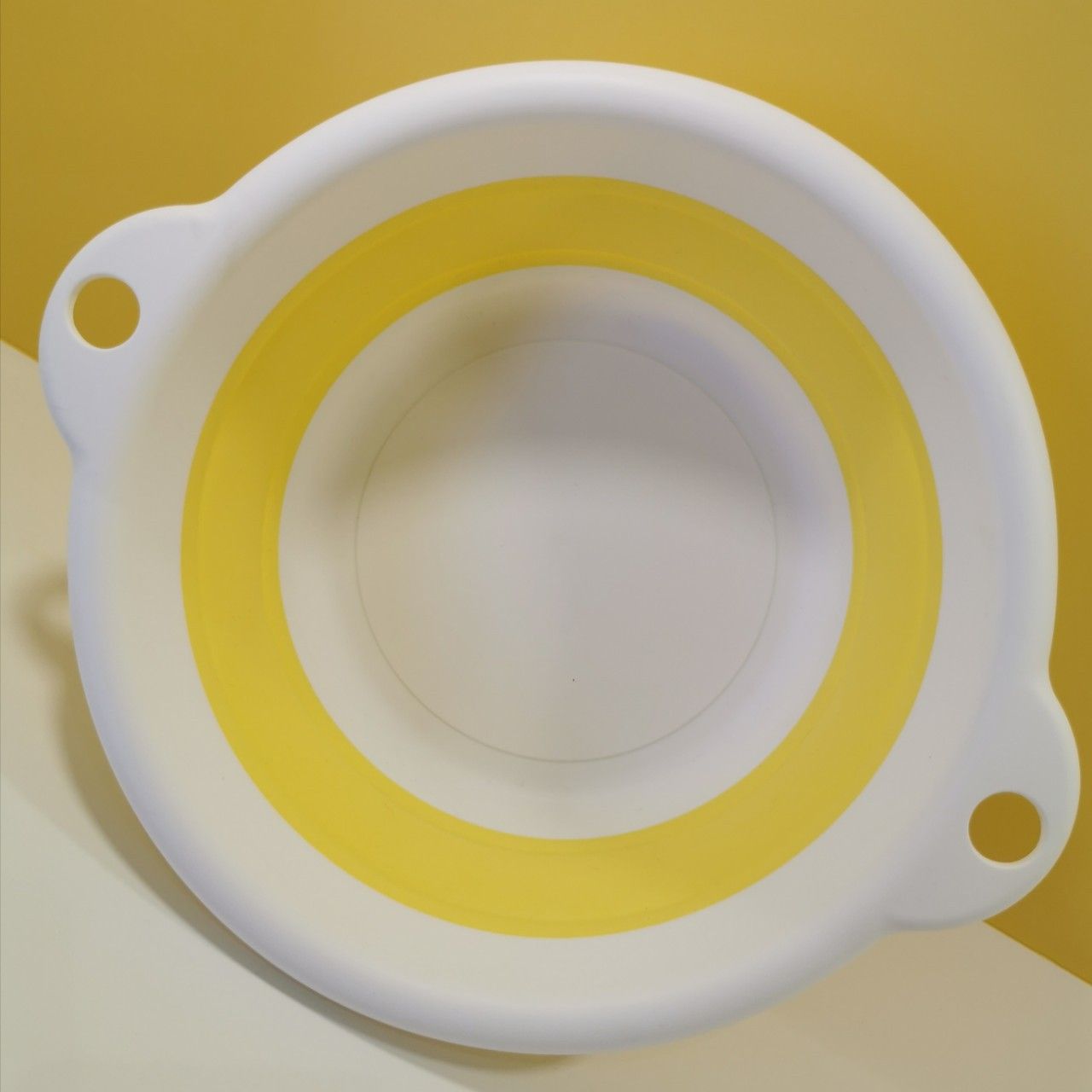 Infant folding basin, children's basin for washing face and farts, small basin for carrying babies when going out for home use Application Scenario