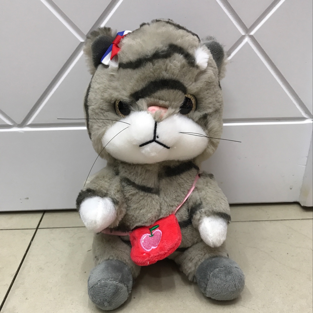 Dreamy plush toy factory direct sales, "Yayada" schoolbag cat in large size is very cute and adorable details Picture