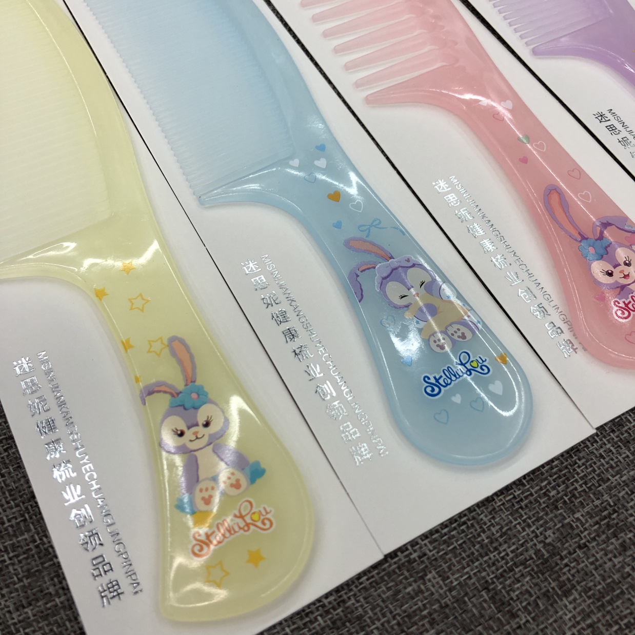 星黛露可爱图案印花梳 折不断家用学生用梳子产品图