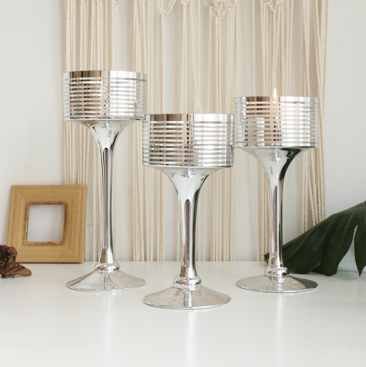 Flower arrangement for the electroplated highball cup wedding event