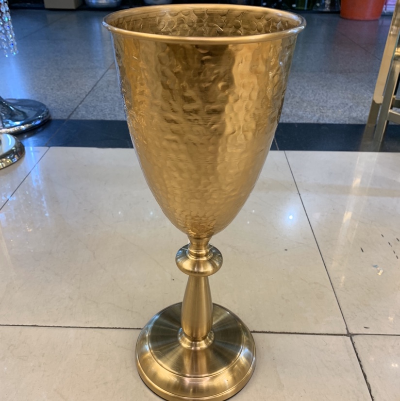 Small 1176, bronze vase thumbnail