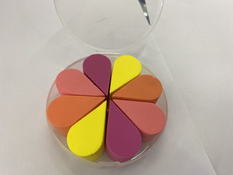 Boxed latex colored petal powder puff Specification image